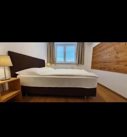 Mona ドノヴァリ